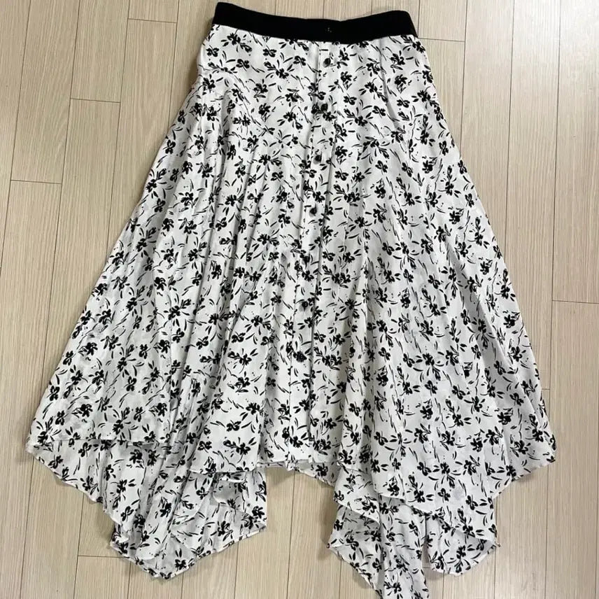 [BUNJANG] Prabal Gurung Pattern Asymmetrical Hem Long Skirt (New) / 마른55 55 새상품 정가120만 프라발구룽 롱스커트 치마