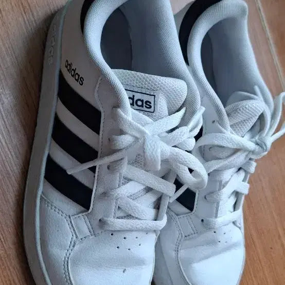 [BUNJANG] Adidas Sneakers White Black (230mm) / 아디다스 스니커즈 화이트 블랙 230