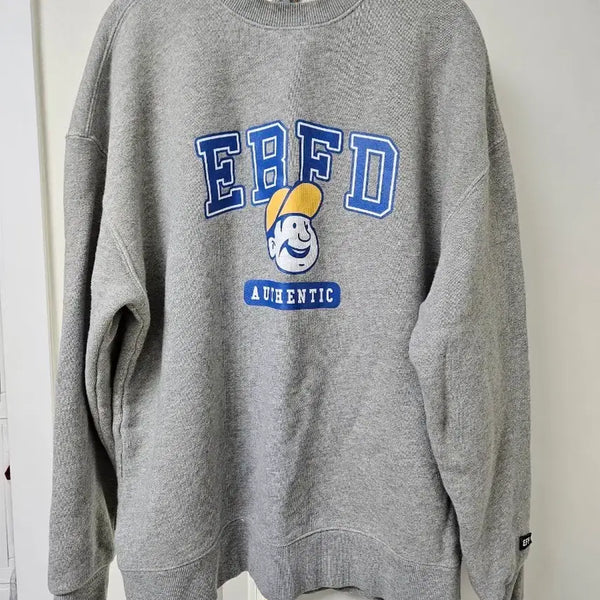[BUNJANG] EBFD Sweatshirt Grey L (105) with Yellow Hat Printing / EBFD 맨투맨 그레이 L(105), 노란 모자 프린팅