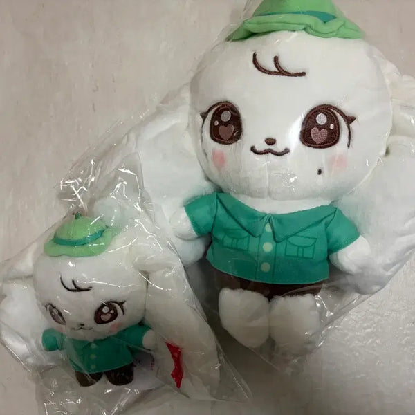 [BUNJANG] IVE Jang Wonyoung Everland Popup Mini-V Cherry Cast Plush & Keyring Set / 아이브 장원영 에버랜드 팝업 미니브 체리 캐스트 플러시 & 키링 세트