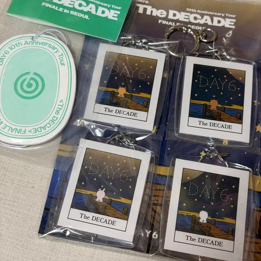 [BUNJANG] DAY6 10th Anniversary Decade Encore Concert My Day Gift Goods Confetti Keychain & Air Freshener Set / 데이식스 10주년 데케이드 앵콜콘 마이데이 기프트굿즈 키링 방향제