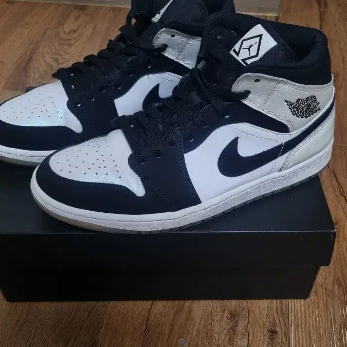 [BUNJANG] Nike Air Jordan 1 Mid Diamond White Black 265 / 나이키 에어조던1 다이아몬드 미드 265