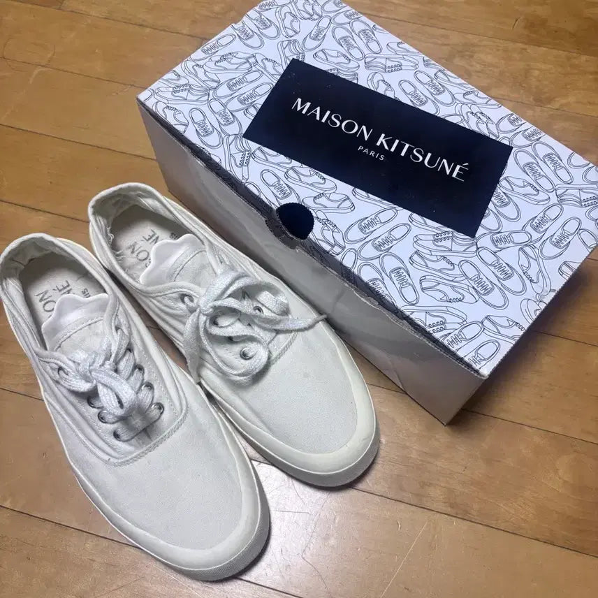 [BUNJANG] Maison Kitsuné White Sneakers EU 42 / 메종키츠네 화이트 스니커즈 EU 42