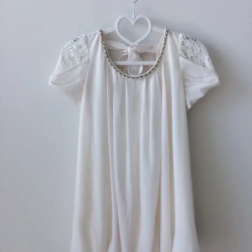 [BUNJANG] Cecl Mccby Lace Puff Sleeve Pearl Crystal Neck Vintage Blouse (Unworn) / (미시착) 세실맥비 레이스 퍼프 소매 진주 크리스탈 넥 빈티지 블라우스