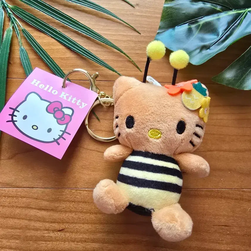 [BUNJANG] Hello Kitty Tanned Honeybee Doll Keychain / (새상품)  태닝한 꿀벌 헬로키티 인형 키링