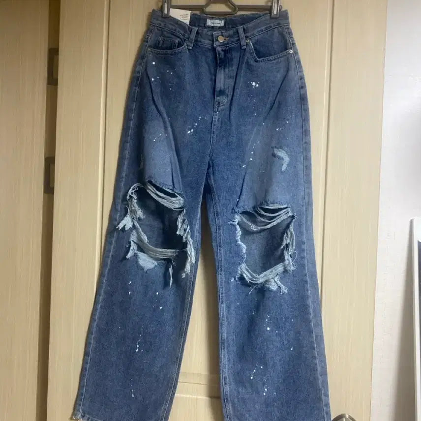 [BUNJANG] Painted Long Wide Ripped Jeans / 새상품 페인팅 롱 와이드 찢청 청바지