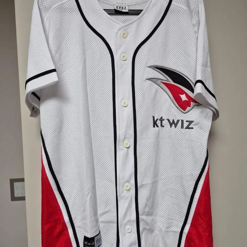 [BUNJANG] KT Wiz Go Young-pyo Baseball Jersey (Size 100) / KT위즈 유니폼 100사이즈 고영표 판매합니다