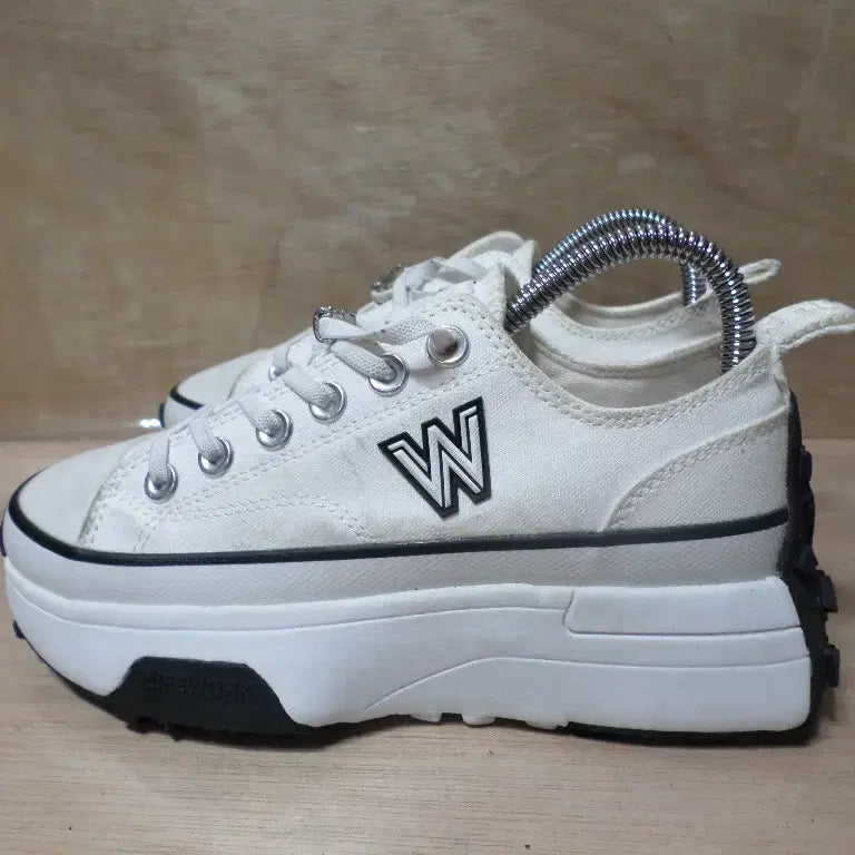 [BUNJANG] LifeWork White Sneakers / 후루룩구제2 230 라이프워크 화이트 운동화 스니커즈260705