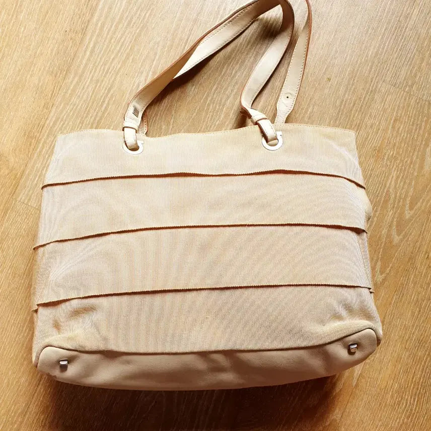 [BUNJANG] Ferragamo Layered Frill Detail Fabric Leather Tote Shoulder Bag / 우아한 프릴 디테일 명품 페라가모(Ferragamo) 레이어드 패브릭 레