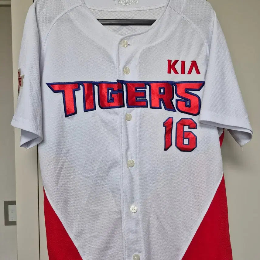 [BUNJANG] Kia Tigers Kim Joo-chan #16 Baseball Jersey Size 105 / 기아타이거즈 유니폼 105사이즈 김주찬 마킹 판매합니다