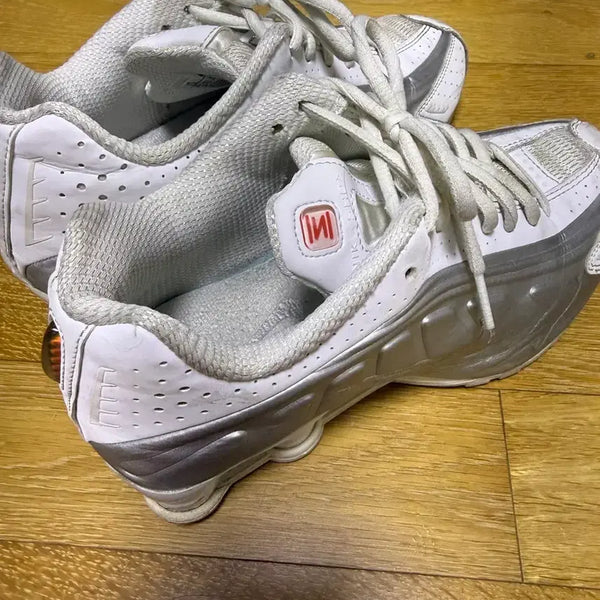 [BUNJANG] Nike Shox R4 Womens White Metallic Silver Size 245 / 나이키 샥스 R4 우먼스 화이트메탈릭실버 245
