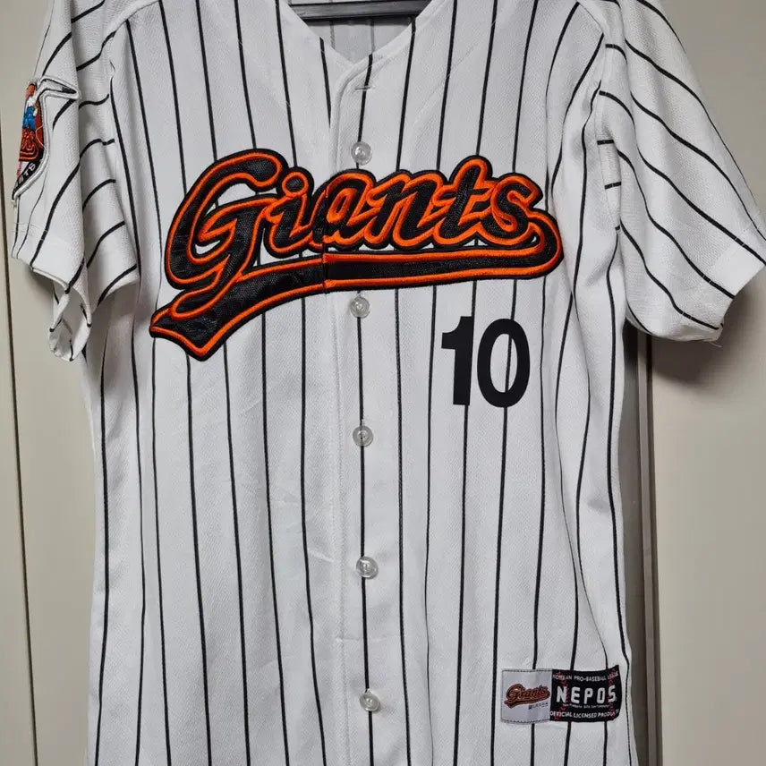 [BUNJANG] Lotte Giants Old Uniform, Lee Dae-ho, Size 95 / 롯데자이언츠 올드 유니폼 95사이즈 이대호마킹 팝니다