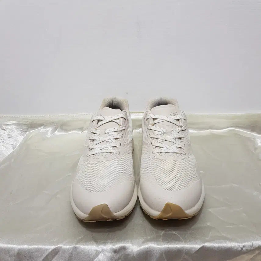 [BUNJANG] Kolon Flyout Lightweight Hiking Shoes Beige 245 / 245>코오롱/플라이아웃/경량하이킹화/베이지/245/파라오쇼핑
