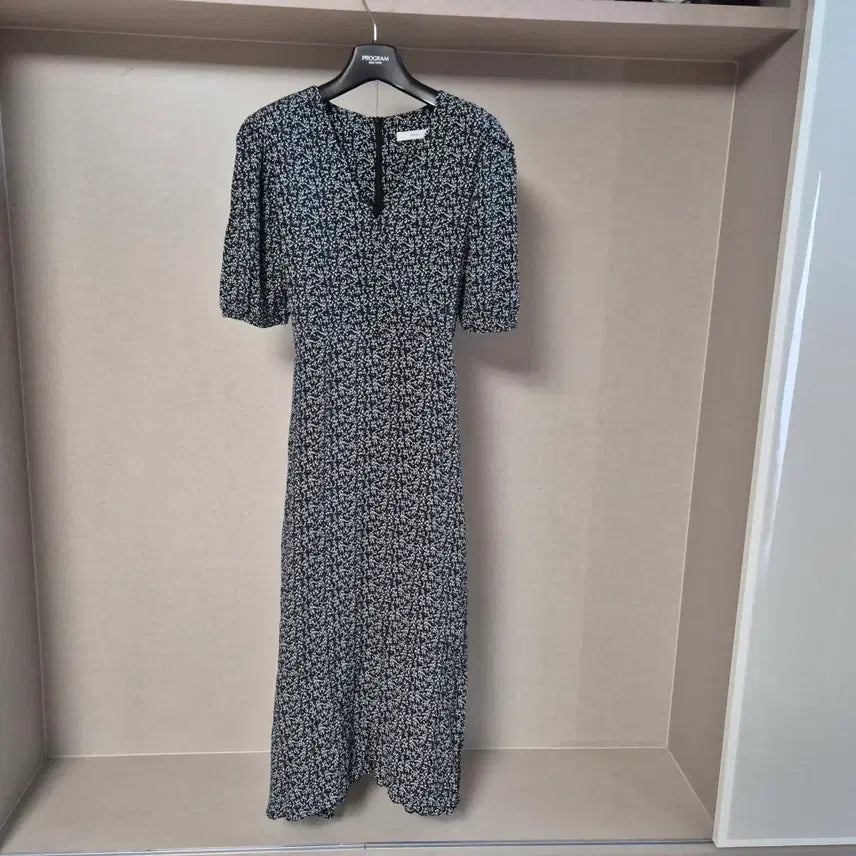 [BUNJANG] Fever V-Neck Black Floral Long Dress / fever 브이넥 잔꽃무늬 패턴 블랙 롱 원피스