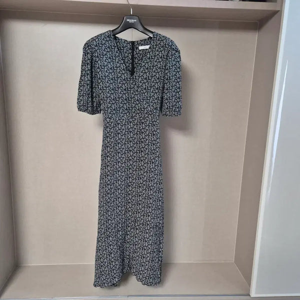[BUNJANG] Fever V-Neck Black Floral Long Dress / fever 브이넥 잔꽃무늬 패턴 블랙 롱 원피스