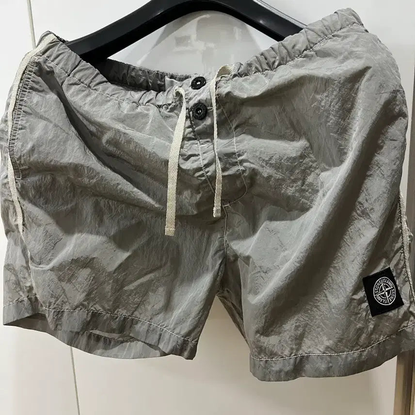 [BUNJANG] Stone Island Nylon Metal Shorts Beige / 스톤아일랜드 나일론 메탈 반바지 32~34