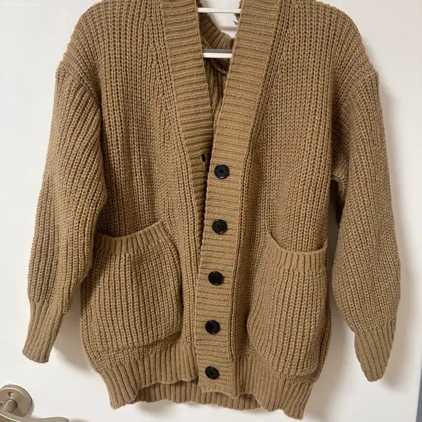 [BUNJANG] Beige V-Neck Knit Cardigan / 베이지색 브이넥 가디건