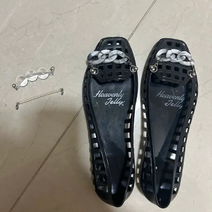 [BUNJANG] Heavenly Jelly Black Chain Detail Jelly Shoes / 헤븐리젤리 젤리슈즈 블랙 (체인장식 포함)