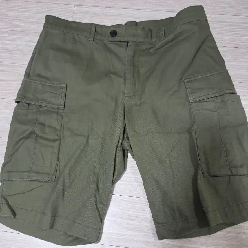 [BUNJANG] Khaki Cargo Shorts / 카키색 카고 반바지