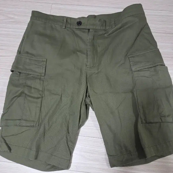 [BUNJANG] Khaki Cargo Shorts / 카키색 카고 반바지