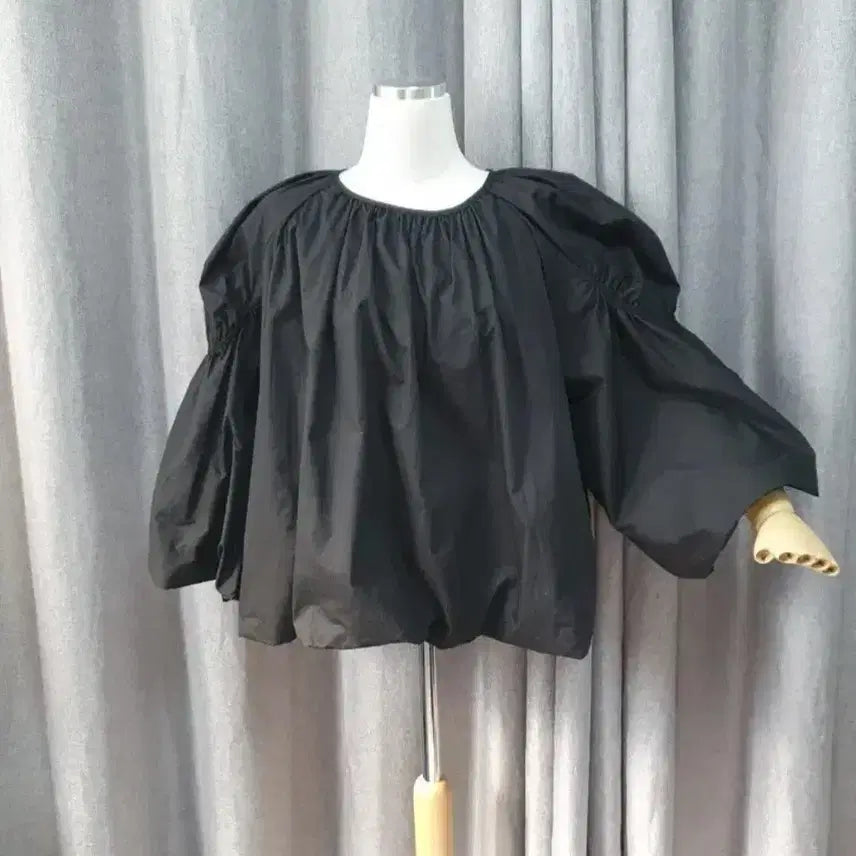 [BUNJANG] Black Crinkled Puff Sleeve Blouse / 바스락 블랙 퍼프 블라우스