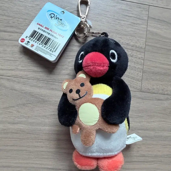 [BUNJANG] Pingu Doll Keychain Holding a Teddy Bear / [새상품]곰인형을 안고 있는 핑구 인형 키링