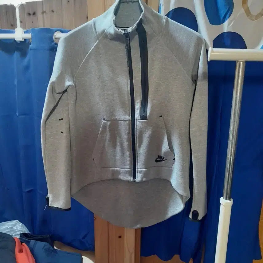 [BUNJANG] Nike Tech Fleece Women's Zip-Up Hoodie - Gray, Size S / 나이키 테크 플리스 여성 집업 그레이 S