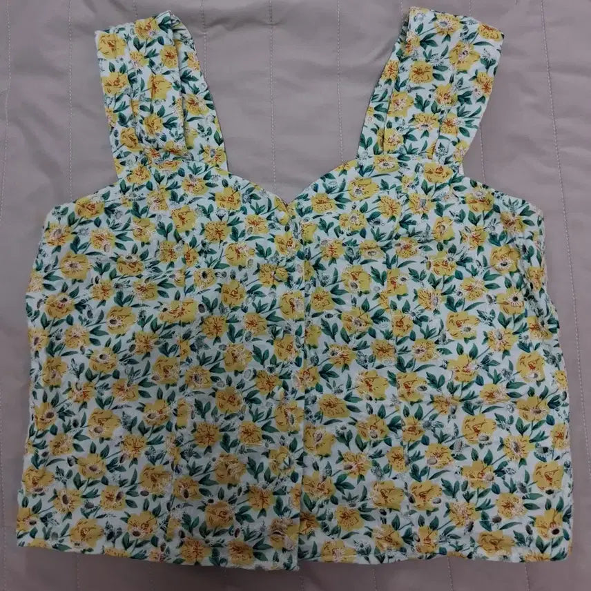 [BUNJANG] 8 Seconds Yellow Flower Crochet Crop Sleeveless Top / 옐로우플라워 민소매펀칭크롭슬리브리스44~55에잇세컨즈