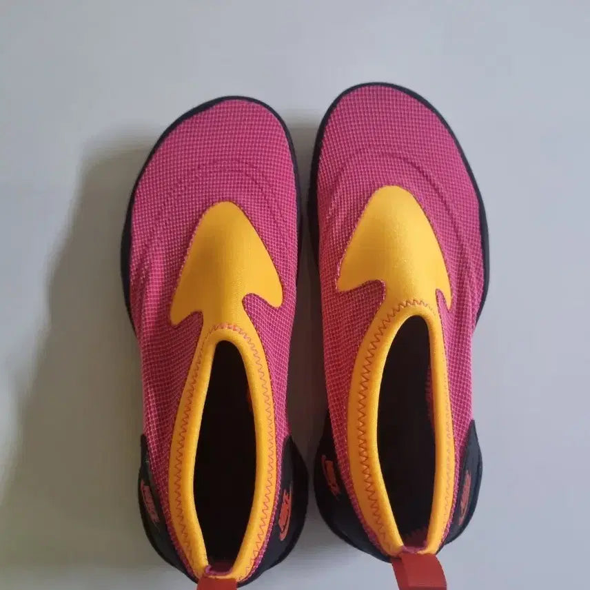 [BUNJANG] Nike Aqua Turf Shoes Pink Yellow / 나이케 아쿠아 터프 슈즈 핑크 옐로우 240