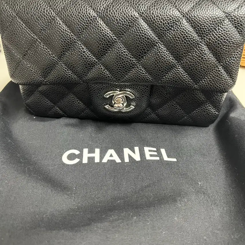 [BUNJANG] Chanel Classic Mini Caviar Flap Bag / 클래식 미니 캐비어