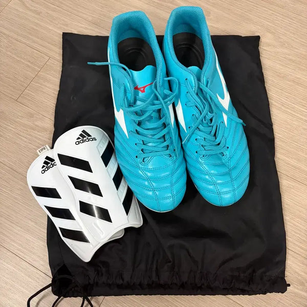 [BUNJANG] Soccer Cleats (Size 275) with Shin Guards / 축구화