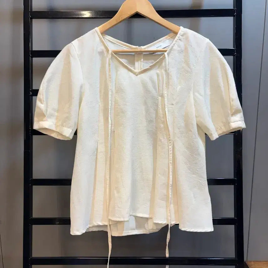[BUNJANG] SATIN Ivory Ribbon Neck Puff Sleeve Blouse / [55] 사틴 SATIN 아이보리 리본넥 퍼프소매 블라우스 2.5