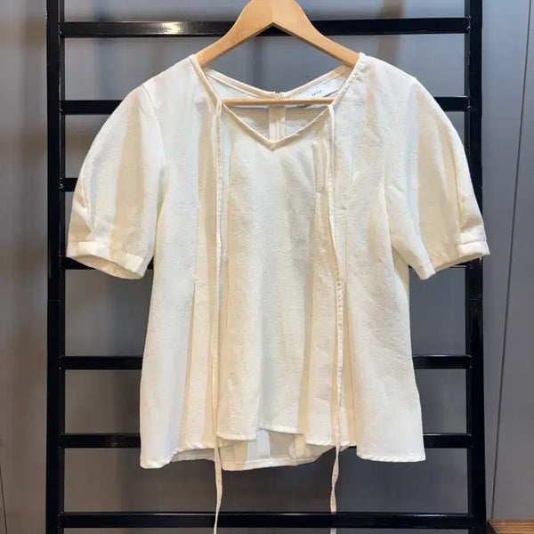 [BUNJANG] SATIN Ivory Ribbon Neck Puff Sleeve Blouse / [55] 사틴 SATIN 아이보리 리본넥 퍼프소매 블라우스 2.5
