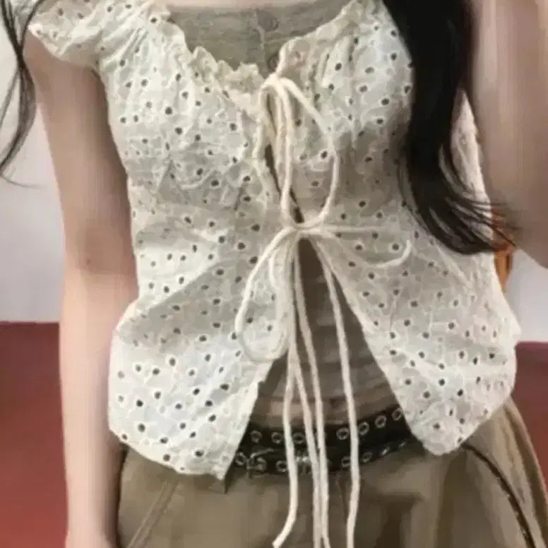 [BUNJANG] DABIN Fetching Sleeveless Blouse Set / 데이빈 펔칭 끈나시 블라우스 세트