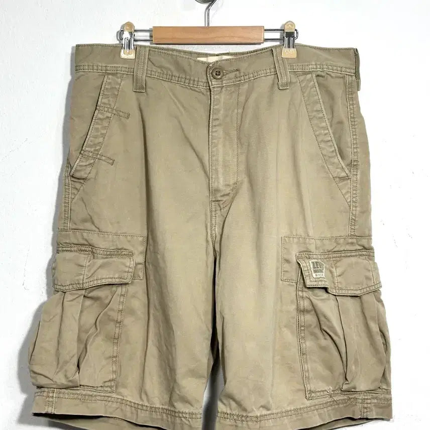 [BUNJANG] Levi's 2006 Cargo Bermuda Shorts Beige Size 32 / 리바이스 06년 카고 버뮤다팬츠 32 베이지