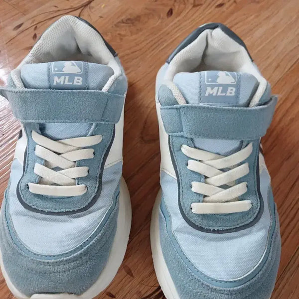 [BUNJANG] MLB Kids Light Blue Sneakers Size 240 / MLB 키즈 운동화 라이트 블루 240