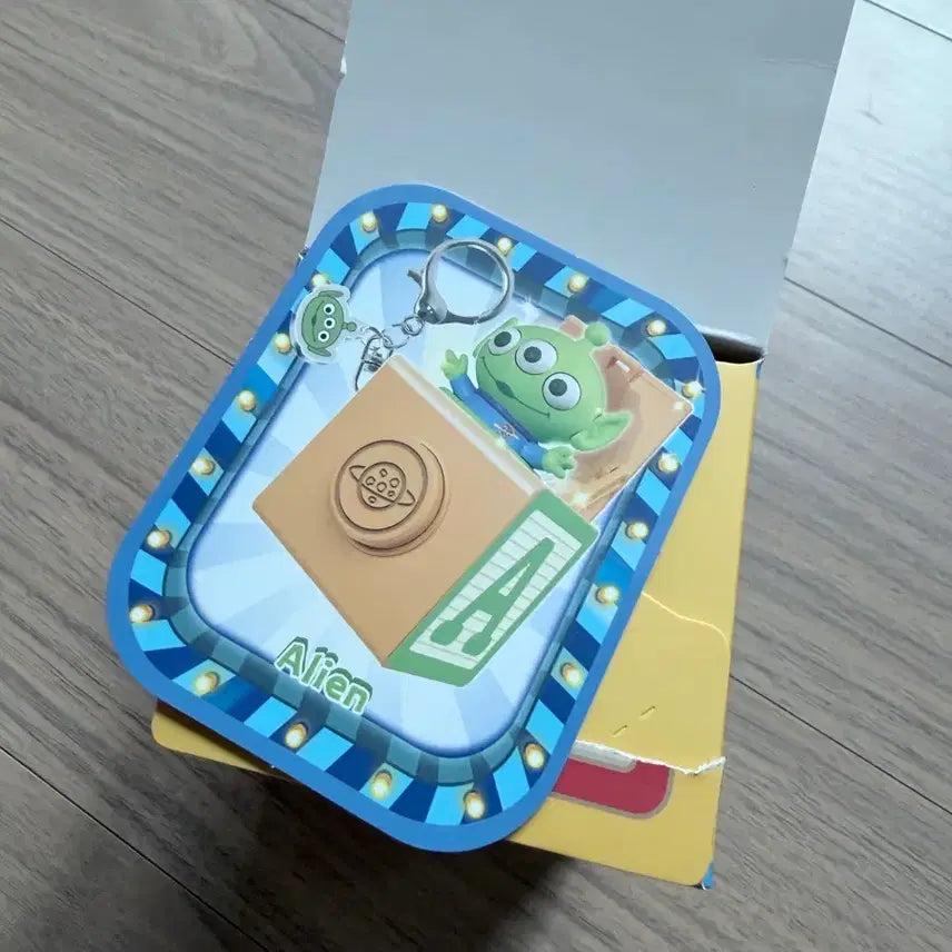 [BUNJANG] Toy Story Alien Surprise Box Keycap Keychain / [새상품]토이스토리 알린 깜짝박스 키캡 키링