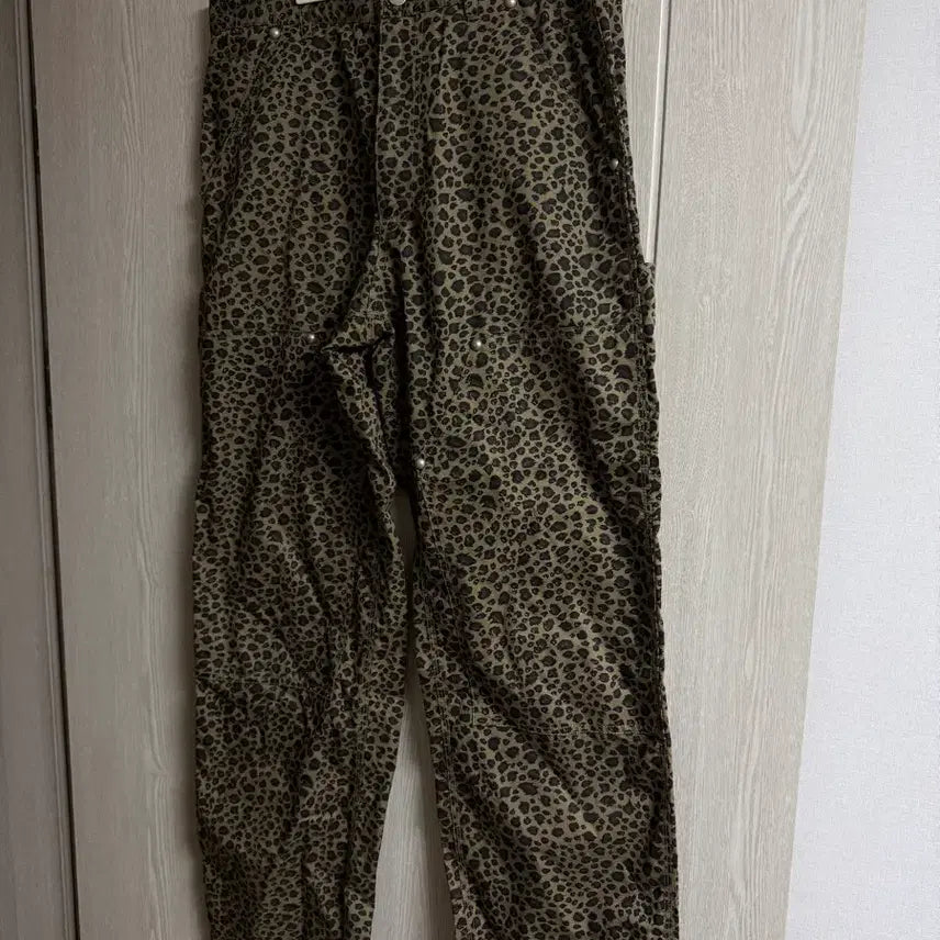 [BUNJANG] DON'T CHEAT Leopard Print Cargo Pants / 브랜즈 레오파드 카고 팬츠
