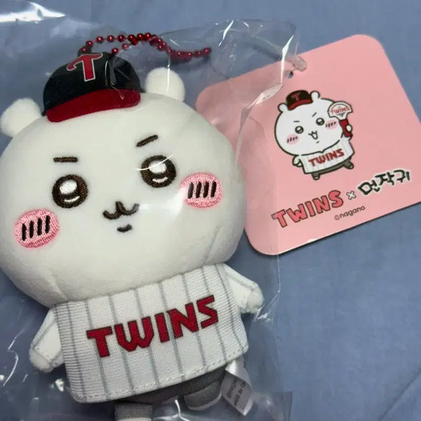 [BUNJANG] LG Twins Chiikawa Plush Keychain / LG트윈스 먼작귀 치이카와 인형 키링 판매합니다.