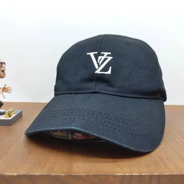 [BUNJANG] VARZAR 3D Monogram Logo Oversized Fit Ball Cap Black / 바잘 VARZAR 3D 모노그램 로고 오버핏 볼캡 블랙