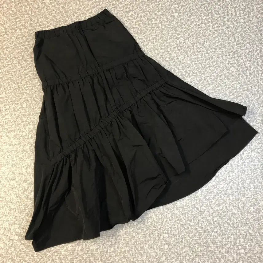 [BUNJANG] Tom Greyhound Black Banding Asymmetrical Ruffle Long Skirt / 한섬 톰그레이하운드 21년 캉캉 바스락 언발란스 롱 스커트 치마 블랙밴딩