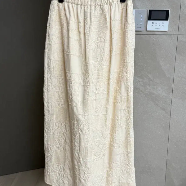 [BUNJANG] Urbannative Cucito Embroidered Skirt Size M / 얼바닉 쿠치토 스커트 cucito 자수 M사이즈