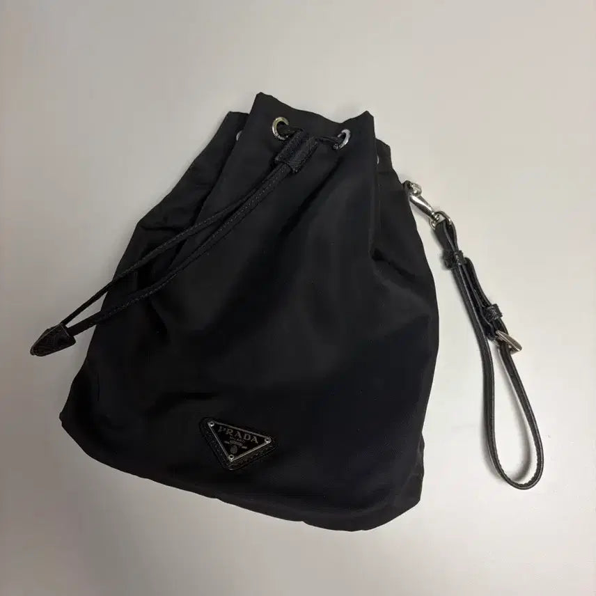[BUNJANG] Prada Nylon Drawstring Bucket Bag Black / [OS] 프라다 나일론 복조리 버킷백 블랙
