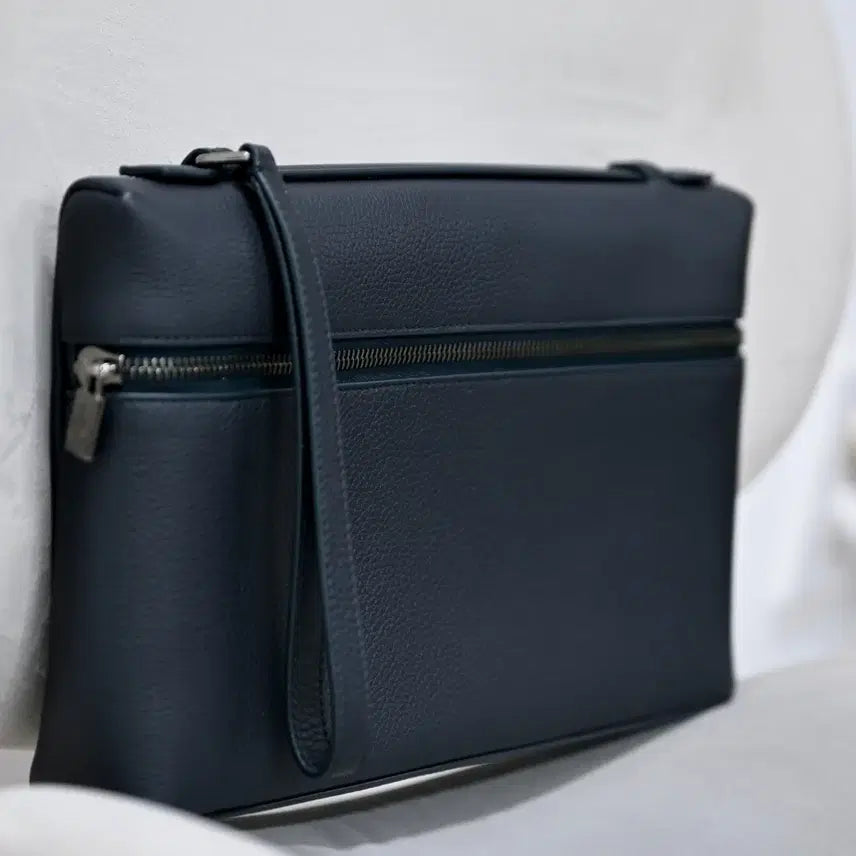 [BUNJANG] Loro Piana Navy Leather Clutch Bag / 로로피아나