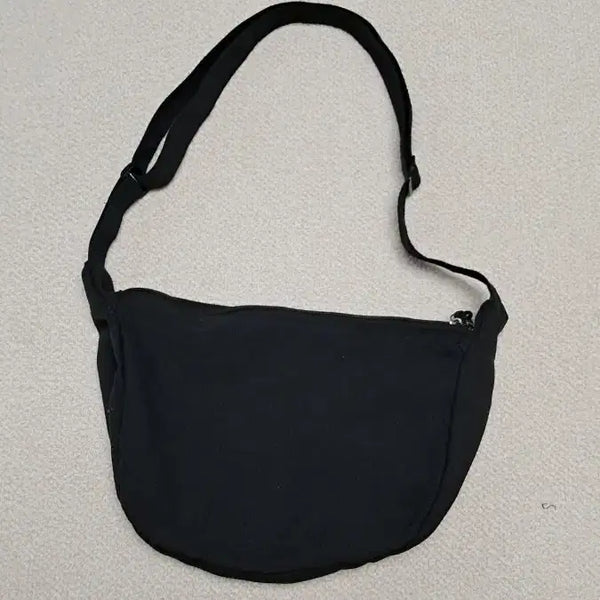 [BUNJANG] Half-Moon Black Crossbody Bag / 반달면가방