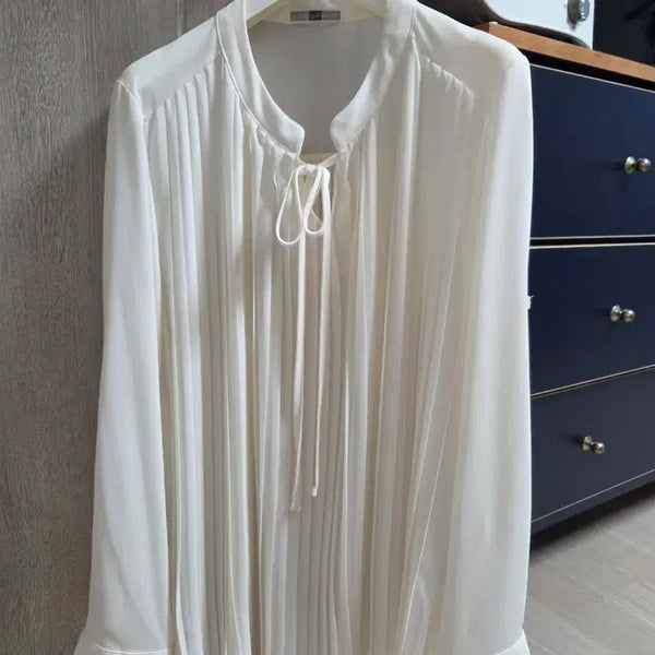 [BUNJANG] LINE Apparel Pleated Blouse Ivory / 라인어패럴 주름 블라우스 아이보리