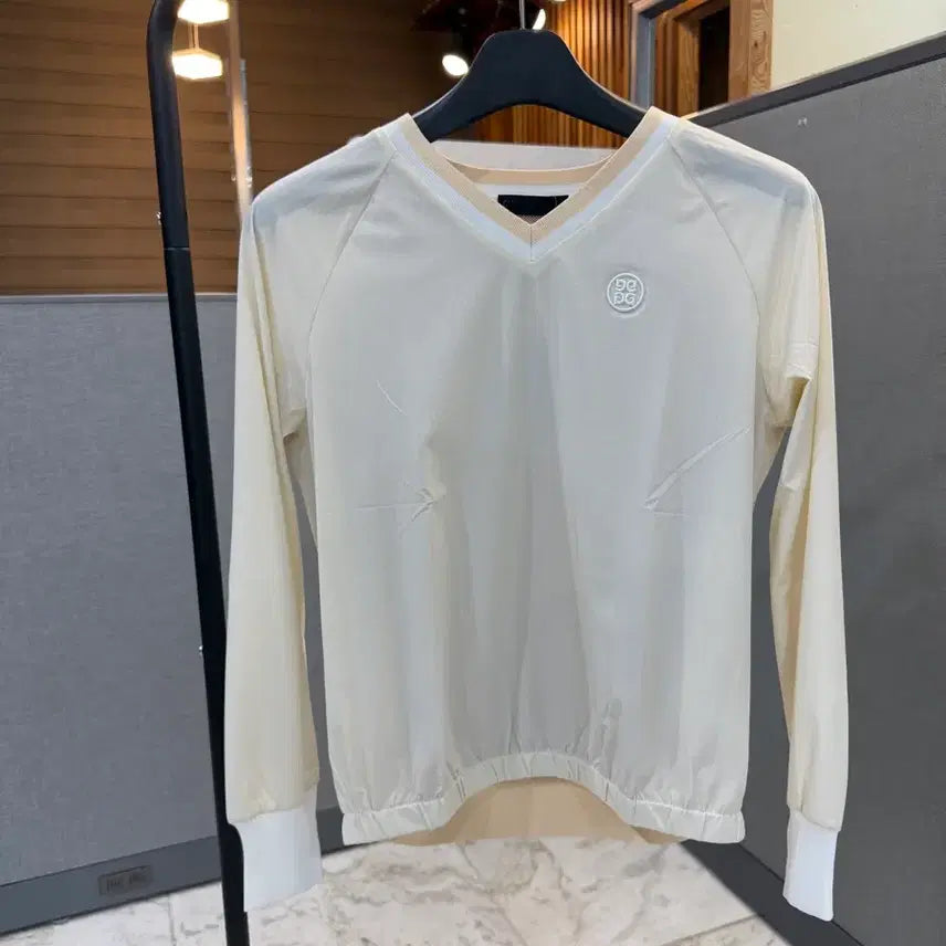 [BUNJANG] Women's Golf V-Neck Sweater - Ivory, Size M / 여성 골프 브이넥