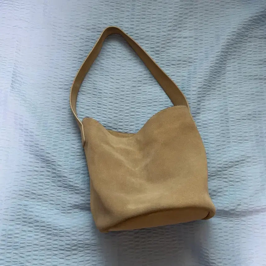 [BUNJANG] Octobre Easily Sand Suede Shoulder Bag / 악토브헤 Octobre Easily bag sand 샌드 스웨이드 숄더백