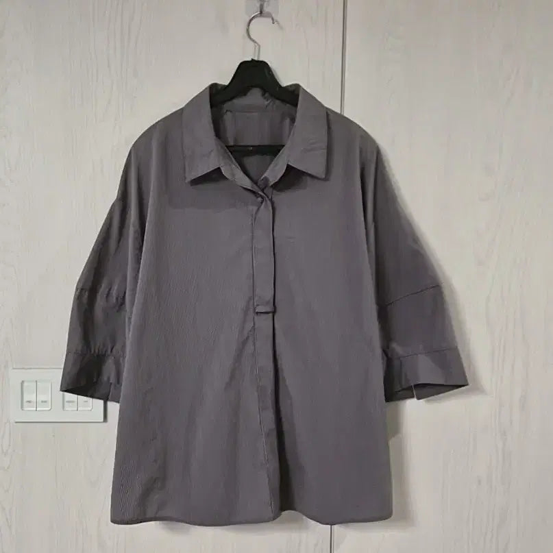 [BUNJANG] Purple-Gray Stripe Short-Sleeve Shirt / ing 깔끔한 보랏빛섞인 그레이 색상의 스트라이프 셔츠