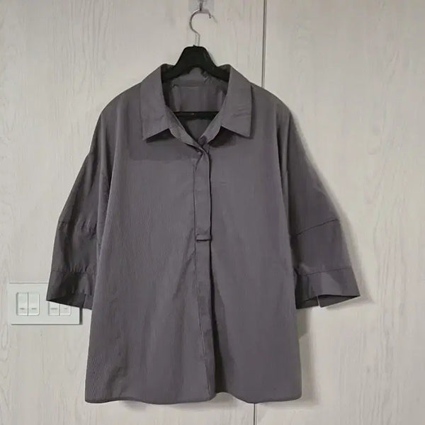 [BUNJANG] Purple-Gray Stripe Short-Sleeve Shirt / ing 깔끔한 보랏빛섞인 그레이 색상의 스트라이프 셔츠